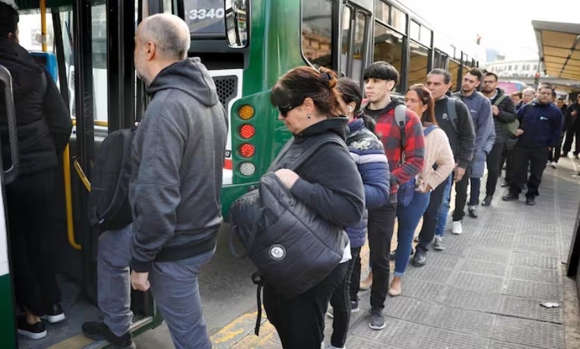 Sin acuerdo salarial, la UTA confirmó el paro de colectivos del viernes ...