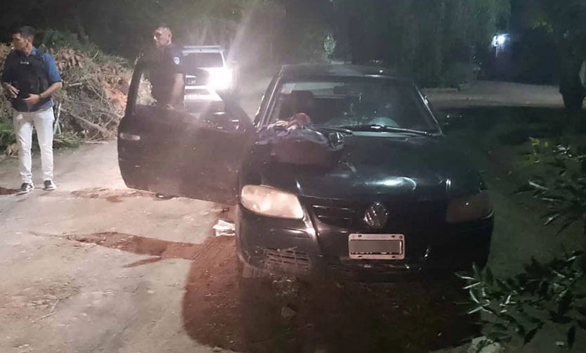 Delincuentes armados le robaron el auto a una mujer: hay un detenido ...